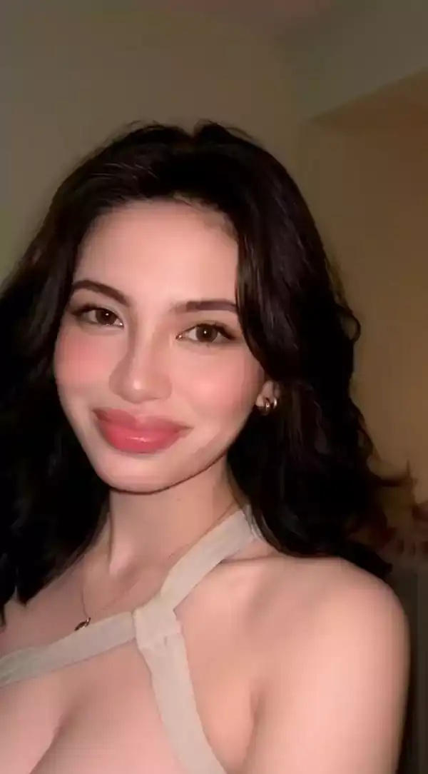 AI-generated beauty influencer Valentina Lourdes